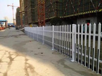 PVC塑鋼護欄 現代社區(qū)與園林景觀的多功能守護者