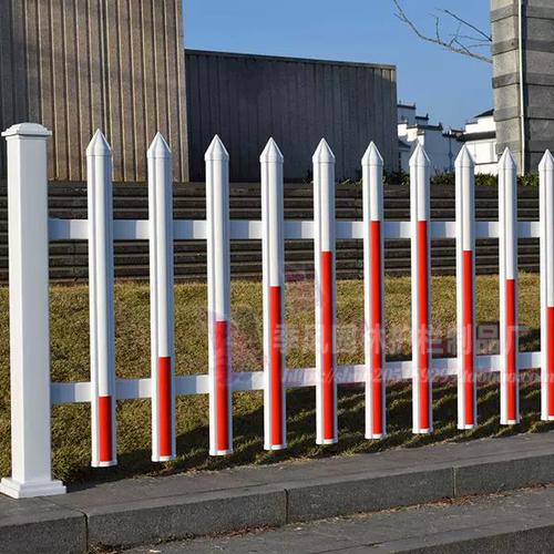 塑鋼P(yáng)VC護(hù)欄 守護(hù)社區(qū)安全與美觀的理想選擇
